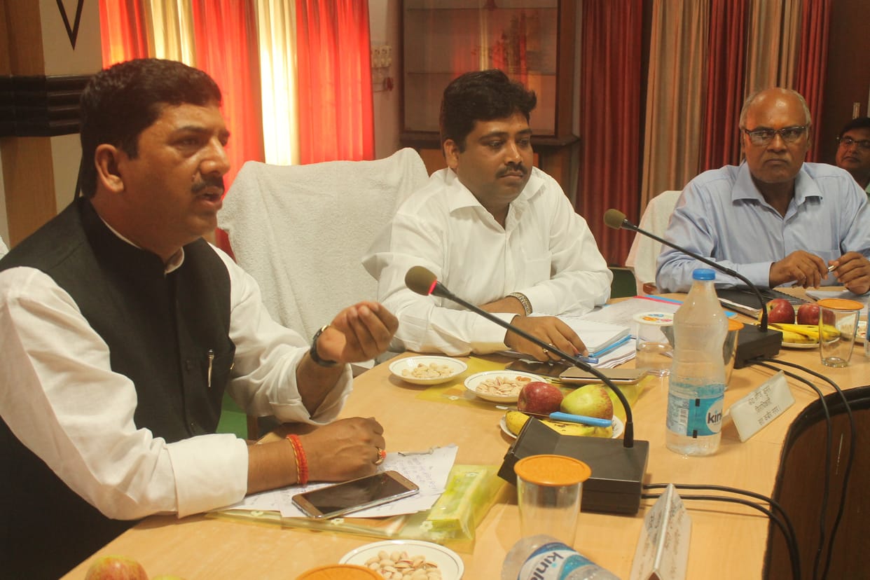 Better treatment of workers in the unorganized sector will