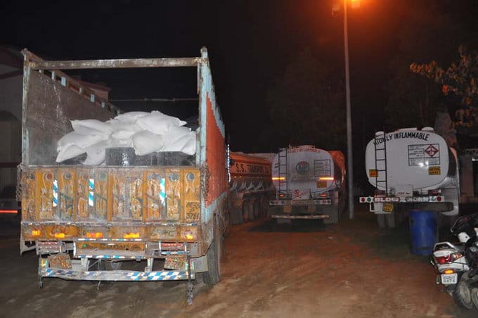 mobile oil preparation illegally in factory and smugglingg to delhi suppliers, police exposed gang