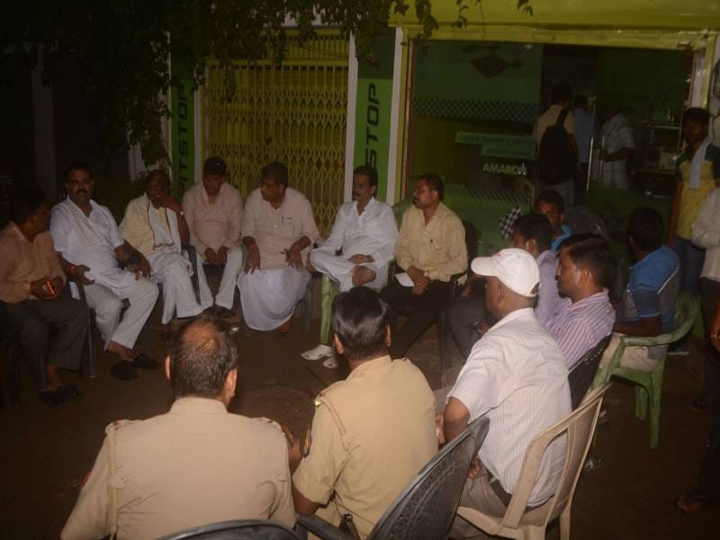 poorv emelasee ke ghar ke baahar taabadatod phaayaring