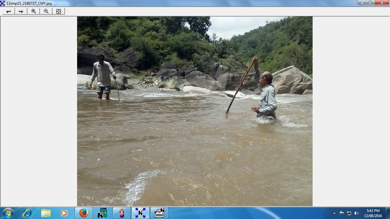 Without briz people cross river with bambo stick