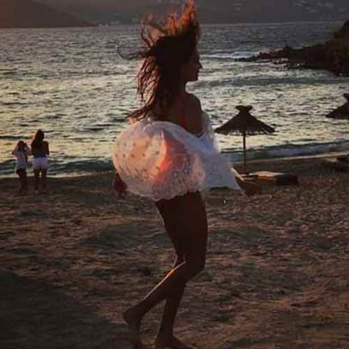 lisa hayden enjoys holiday with boyfriend