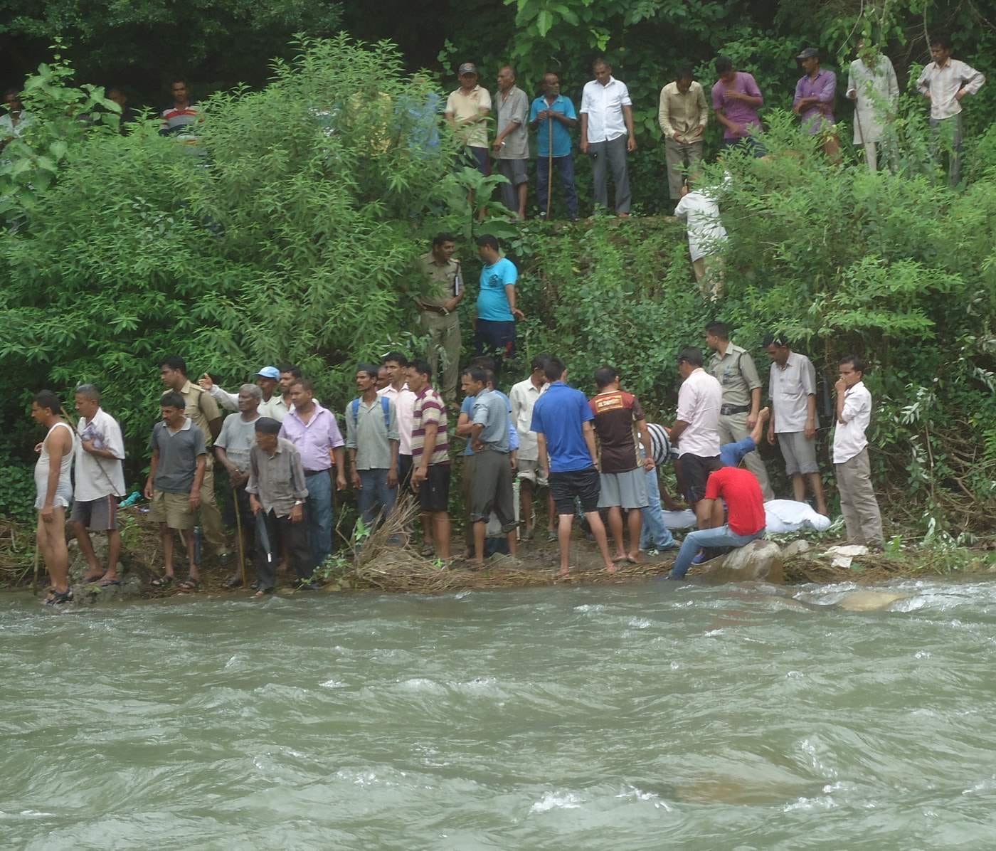 student swept away in river, dead body found.