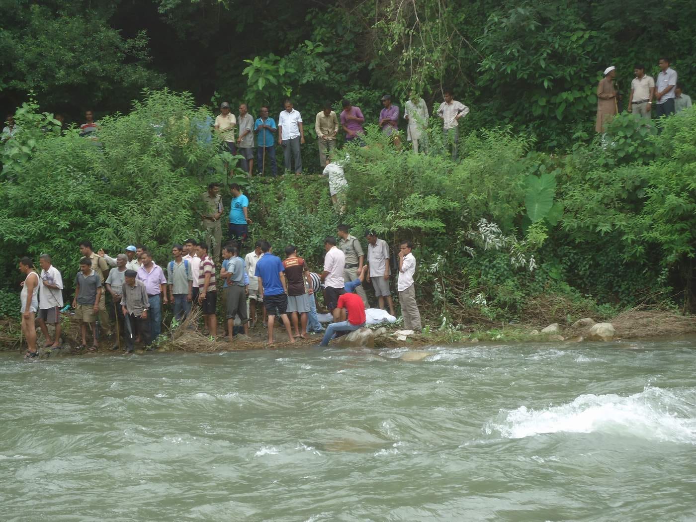 student swept away in river, dead body found.