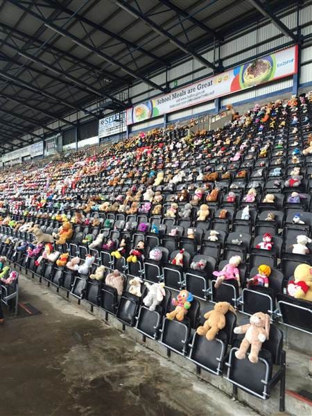 Child put 10500 teddy on stadium seat to give tribute