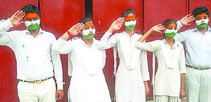 Fans remember freedom in schools