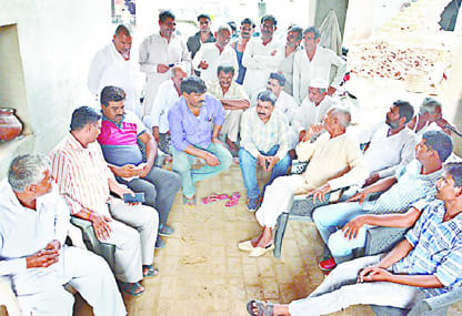 Mill officials hostage Malakpur