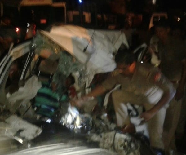 Eight died in an accident in faizabad.