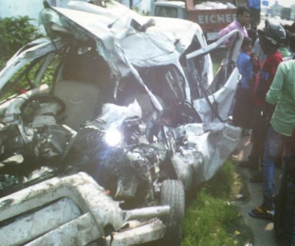Eight died in an accident in faizabad.