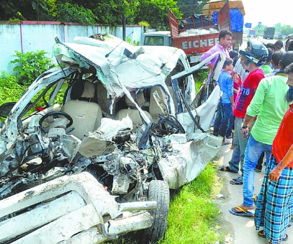Eight died in an accident in faizabad.