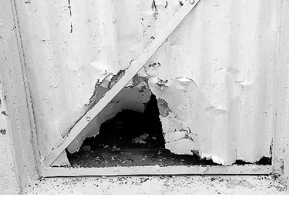 Breaking the door of the store, including cash, goods made