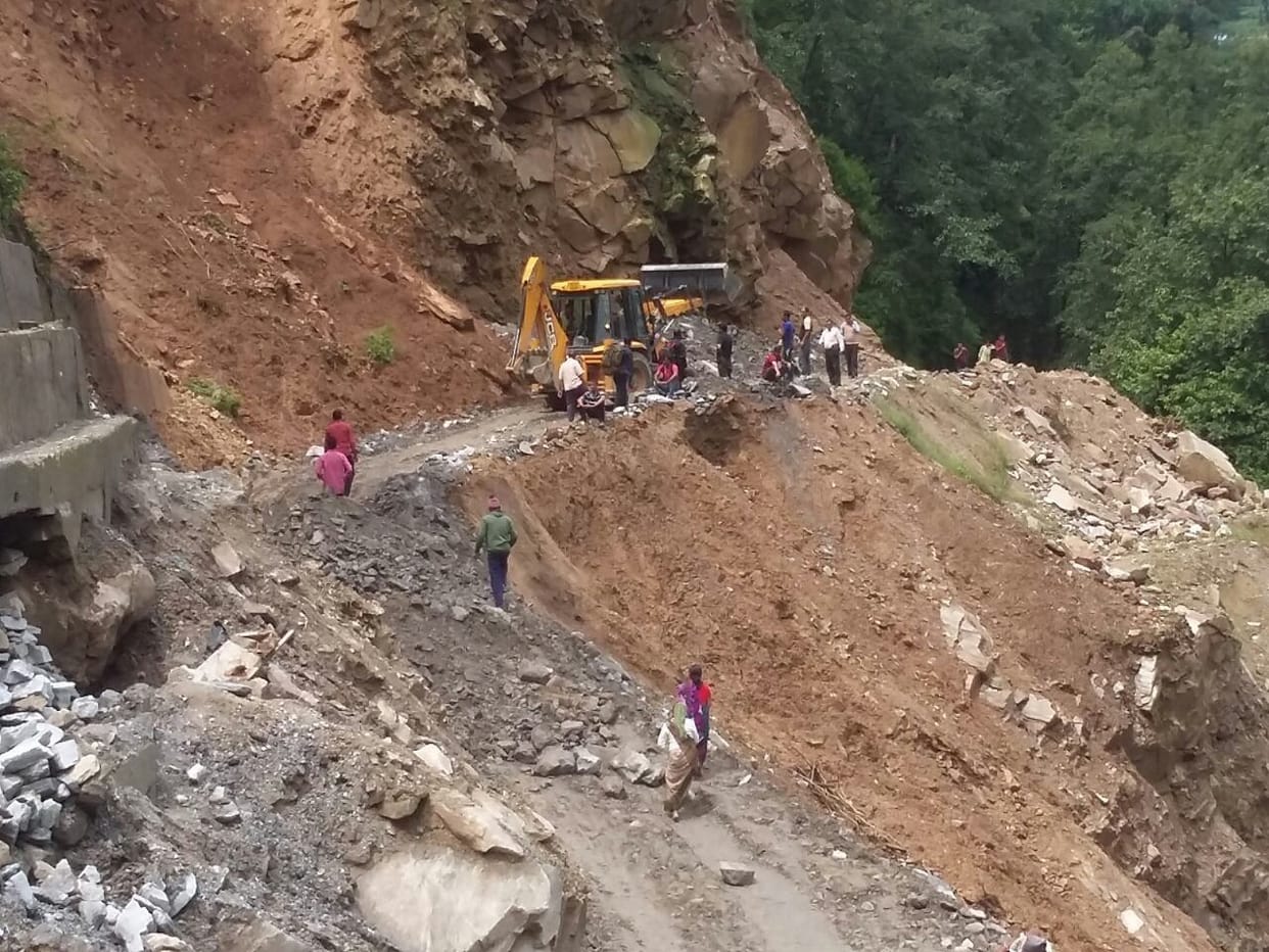 rock broken on Joshimath-Malari highway