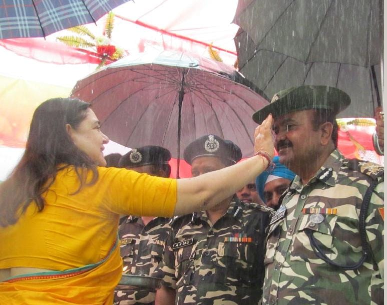 The minister said the first soldier daughter: Maneka