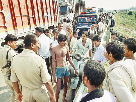 One killed in a road accident, dost injured