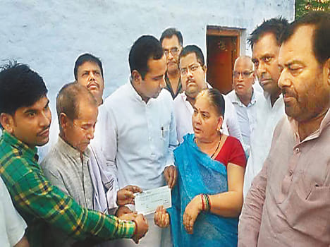 kin of deceased given cash help of 5 lakhs
