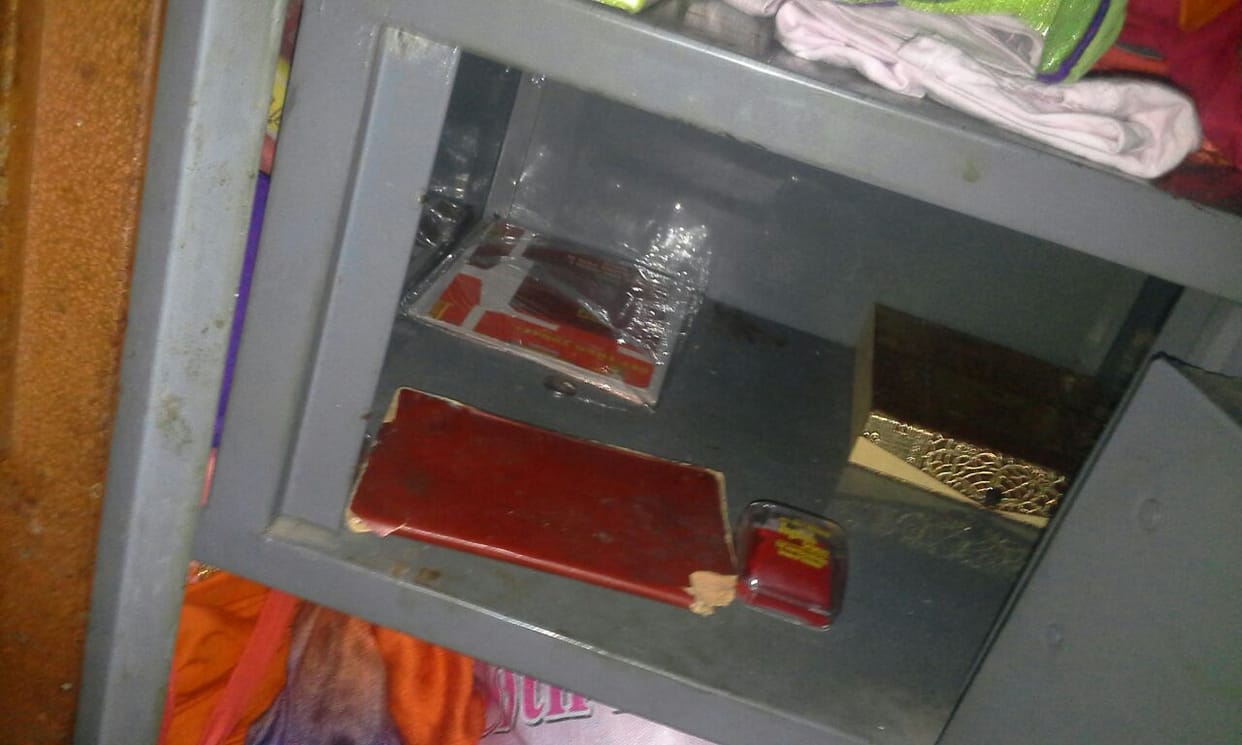 loot in salesman house