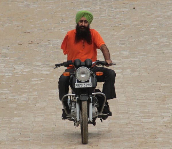 weird people, salue to brave man jagdish singh, success and struggle full story of a sikh man