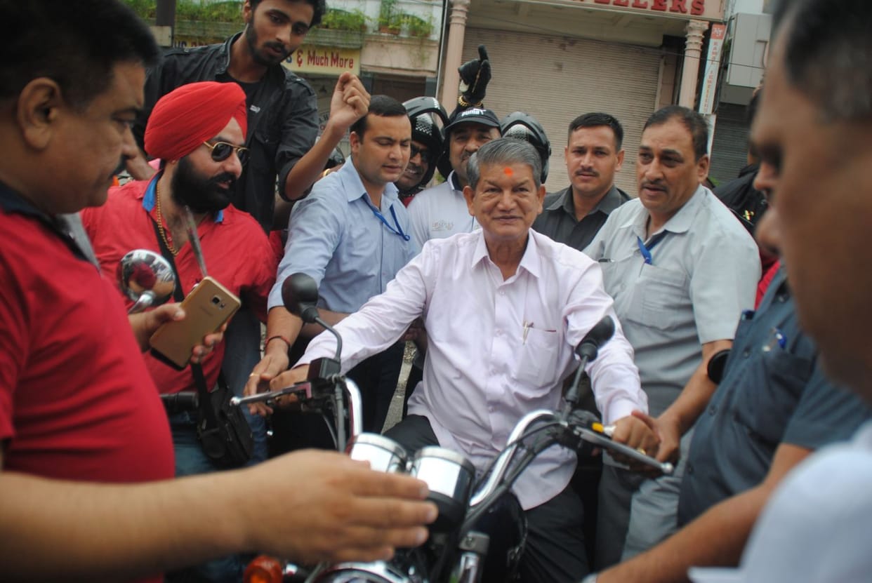 uttarakhand cm harish rawat drive bullet bike