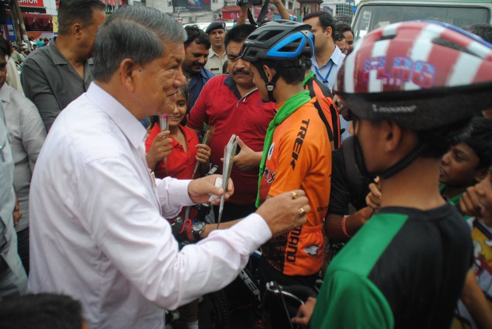 uttarakhand cm harish rawat drive bullet bike