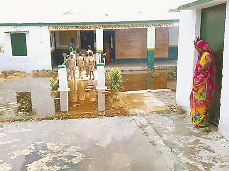 Rjwahe reaped track, full of water at school