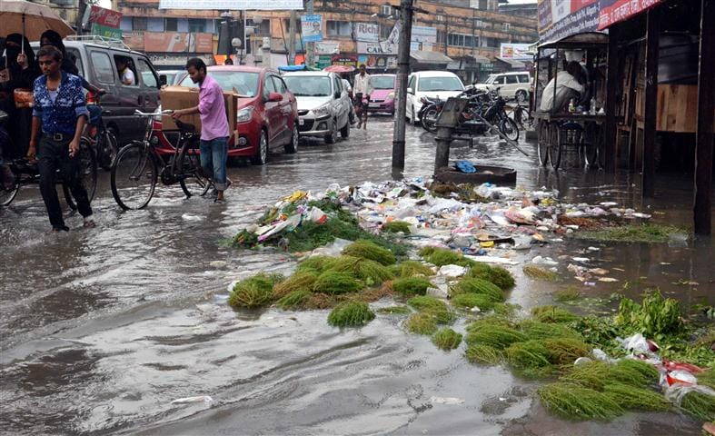 Waterlogging on the scrap heap of people suffering from road dirt stink