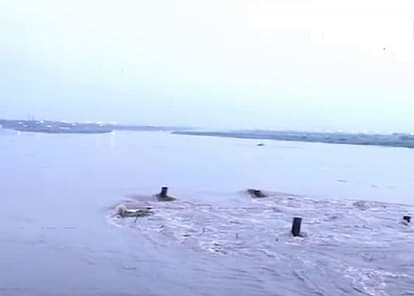 Yamuna crosses danger mark, families evacuated from river bank