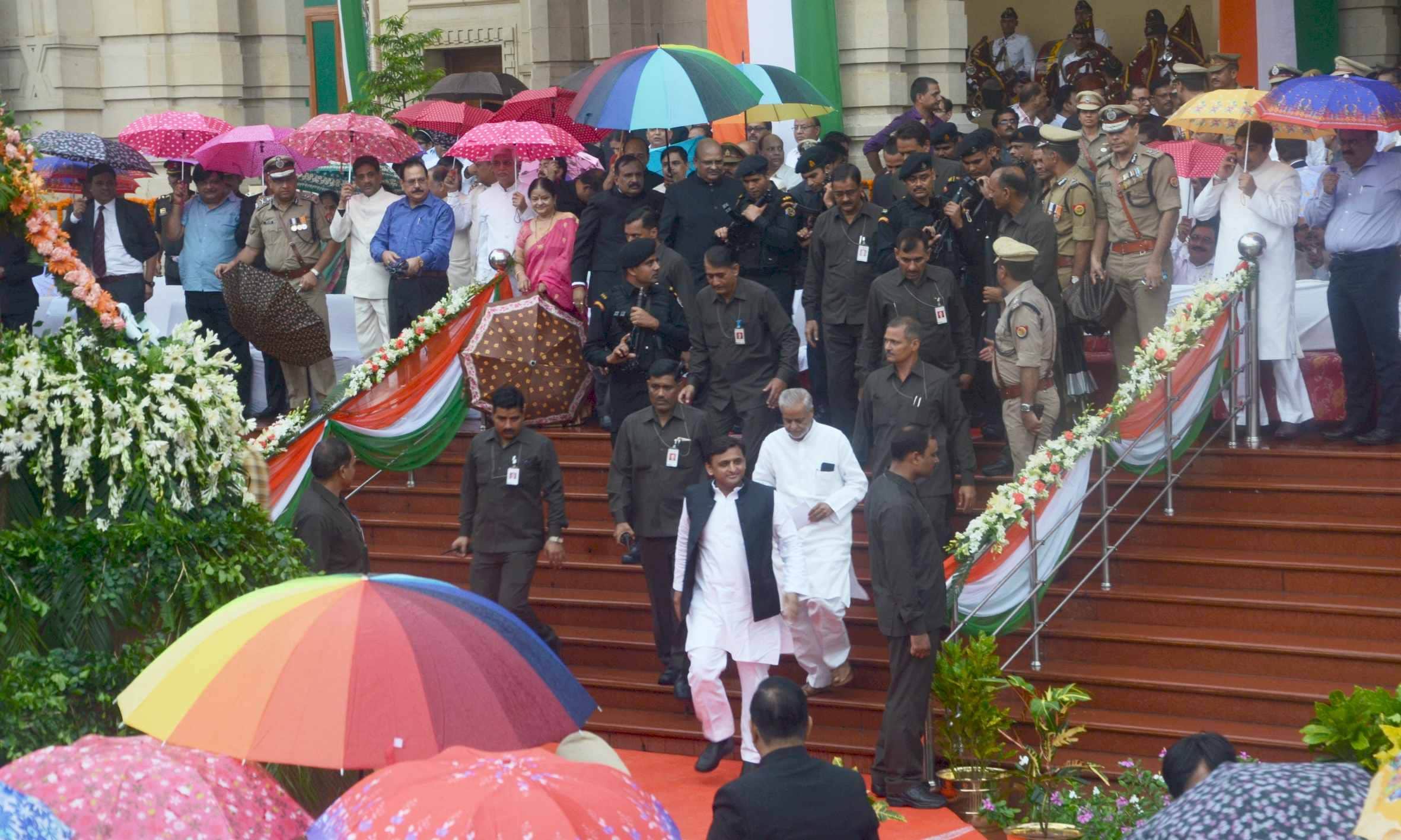cm akhilesh yadav celebrates independence day in lucknow