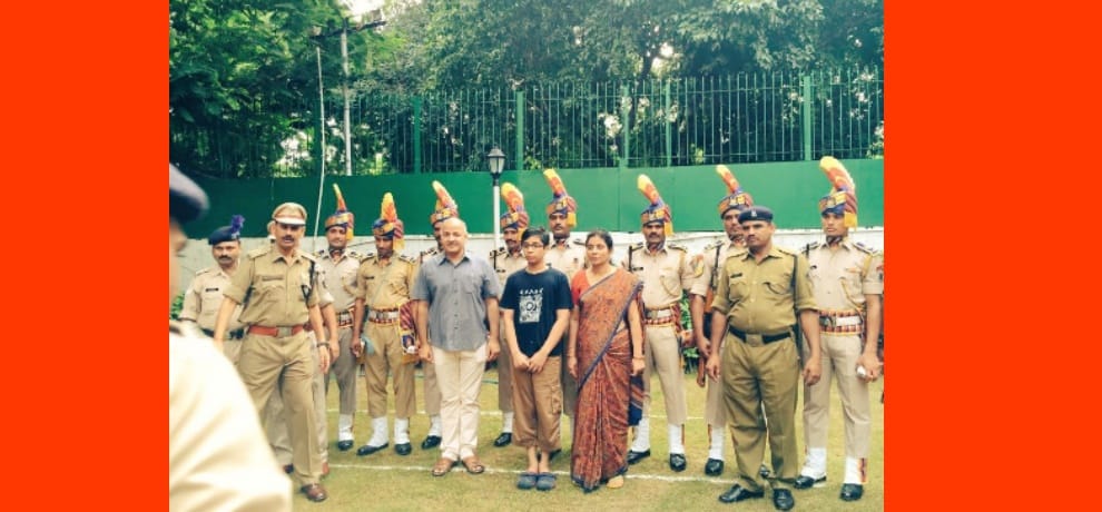 Delhi cm and deputy cm hosting flag with family