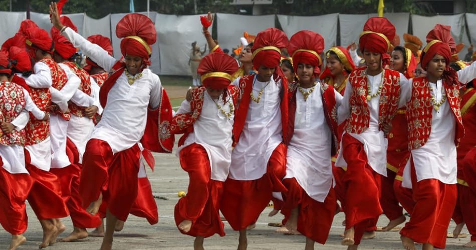 school students cultural performance in prade ground on independence day chandigarh