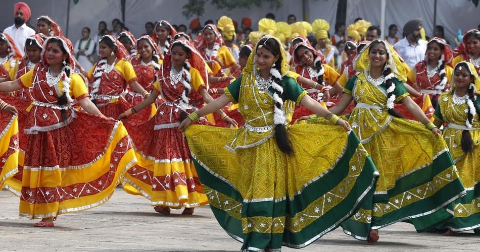 school students cultural performance in prade ground on independence day chandigarh