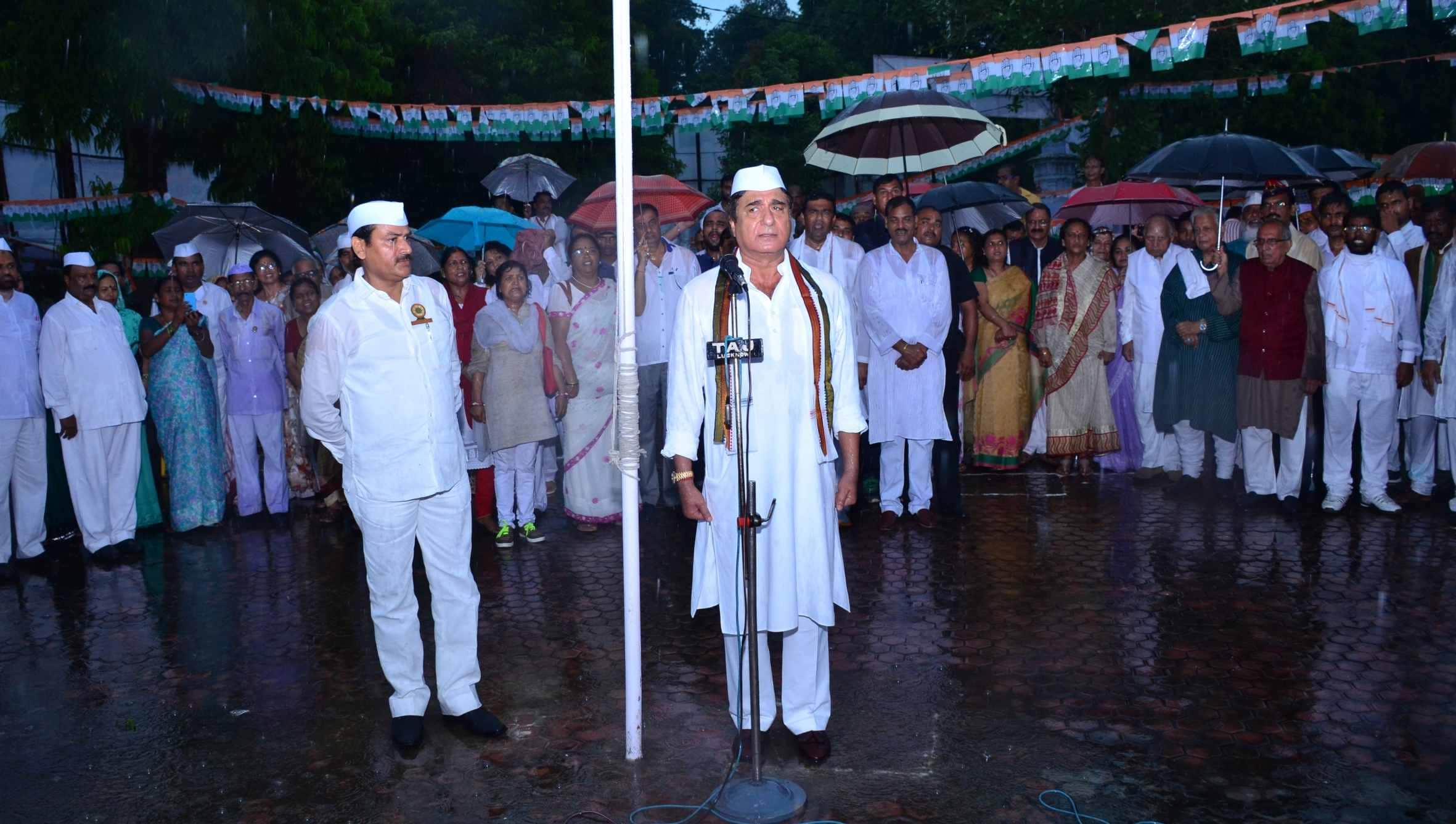governor ram naik and raj babbar celebrates independence day