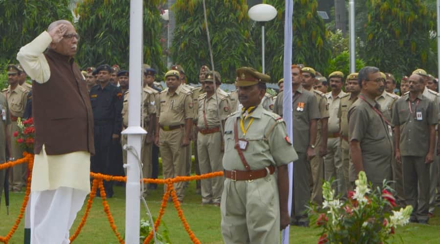 governor ram naik and raj babbar celebrates independence day