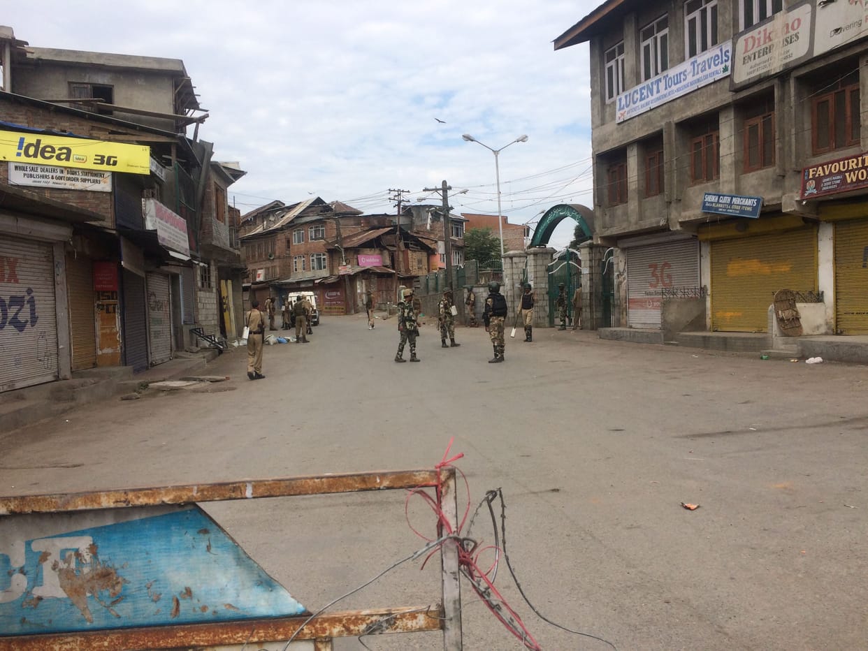 Terrorists attack CRPF post in Srinagar, 6 injured 