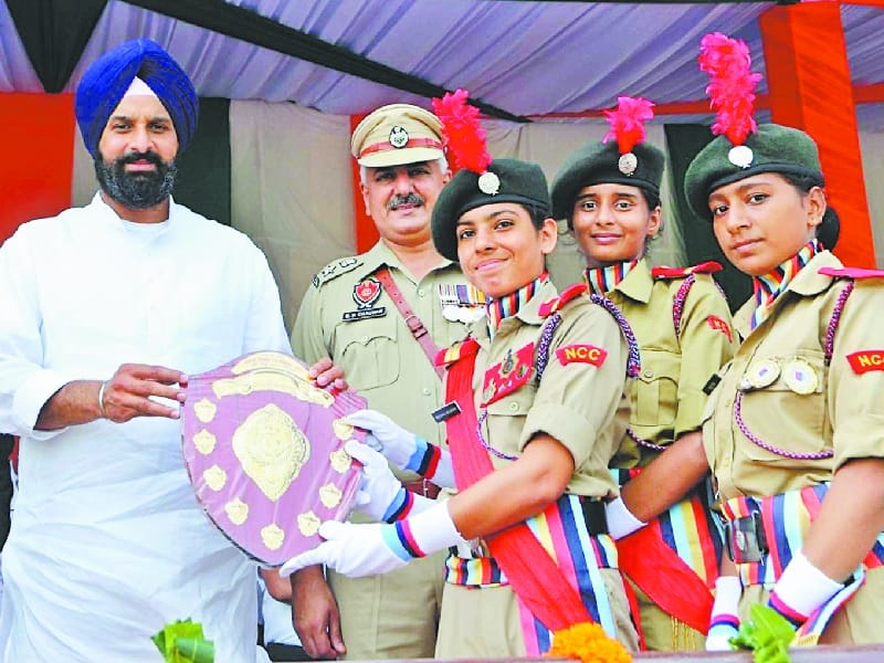 independence day celebration, bikram singh majithia, 50 thousand solar lights, patiala