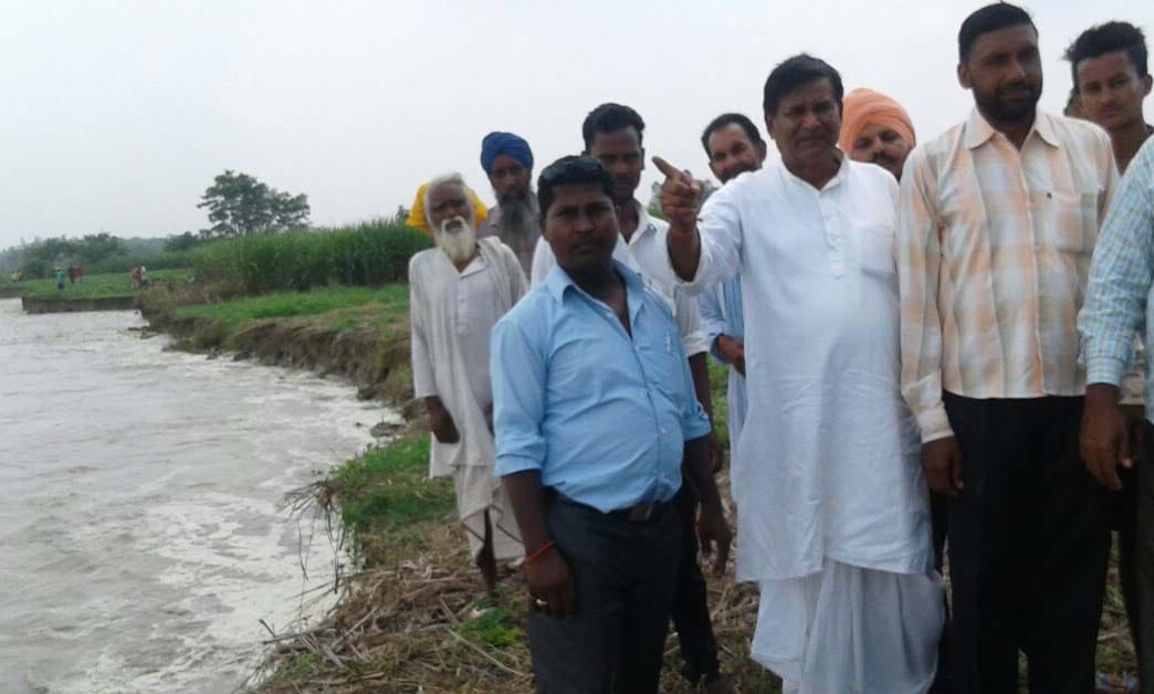 Politicians, diplomats angry flood victims