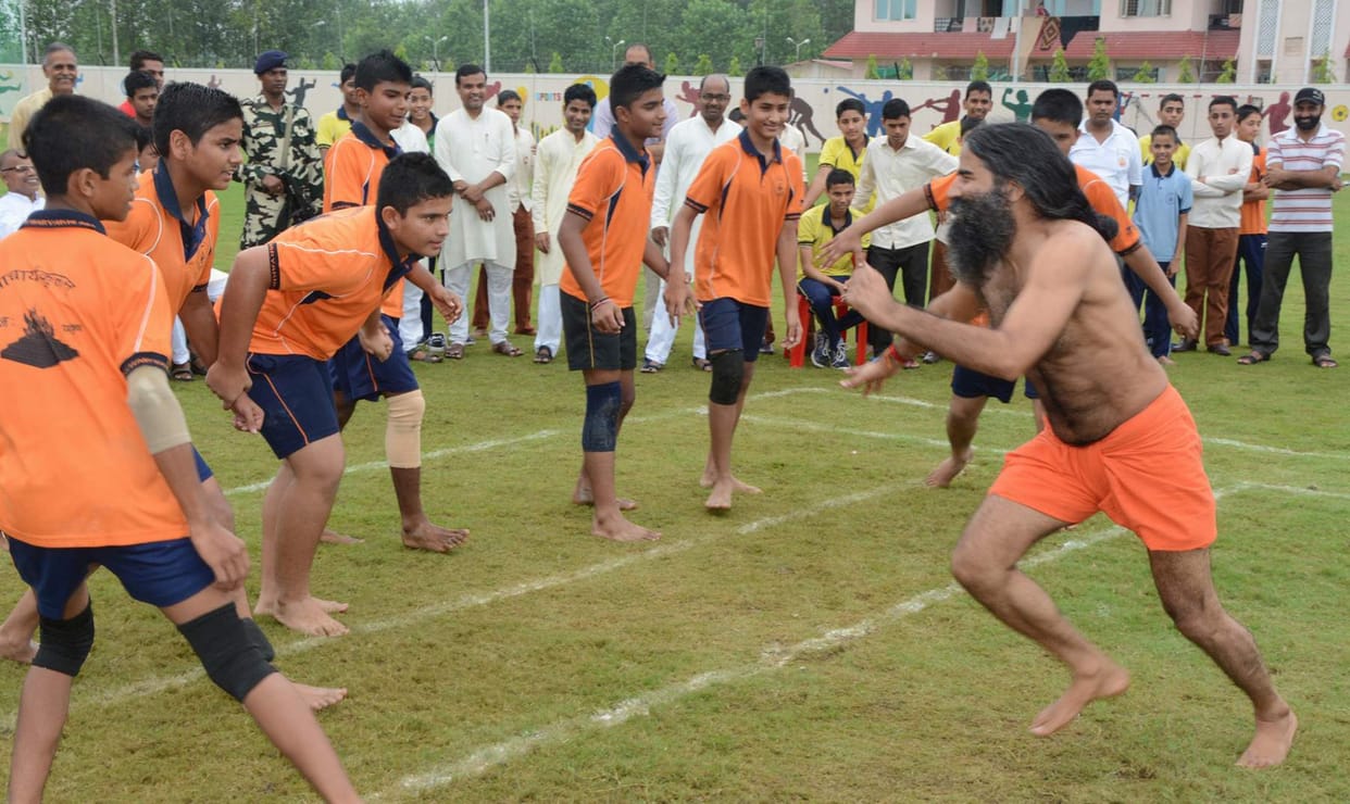 baba ramdev played kabaddi on independence day.