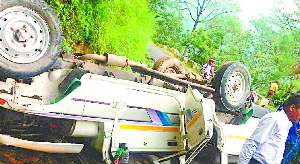 Four injured in jeep accident, a serious