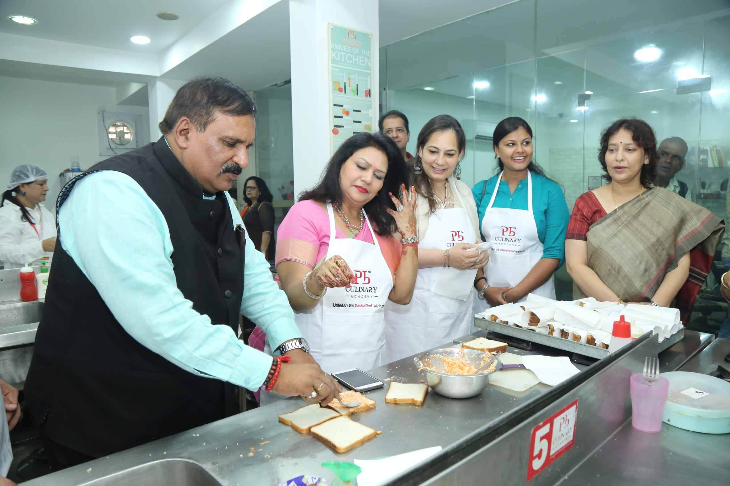 community cooking by ias officers in lucknow