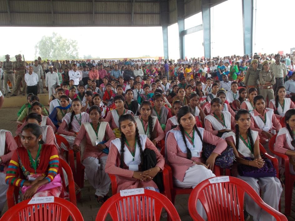 1075 Czech students to distribute Kanya Vidya