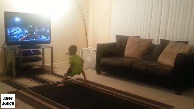 माइकल जैक्सन के गाने पर डांस करता बच्चा