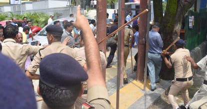 lathi charge on teachers' in dehradun.