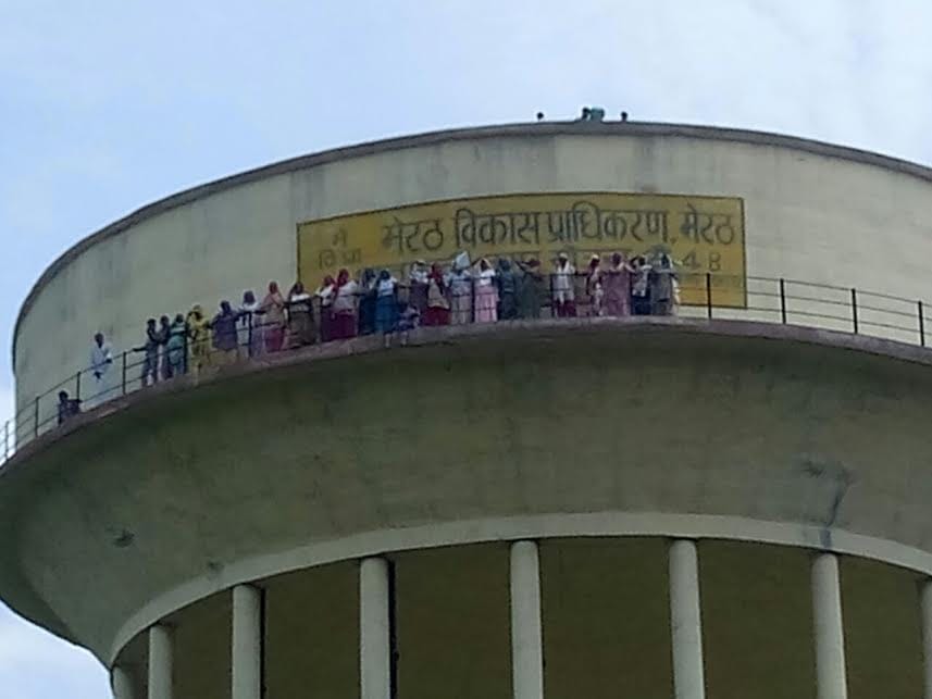 farmer climb on Water tank during protest