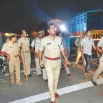 सूचना पर पुलिस बल के साथ चेकिंग करती पुलिस। 