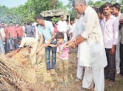 jawan ka shav pahunchne par kohram