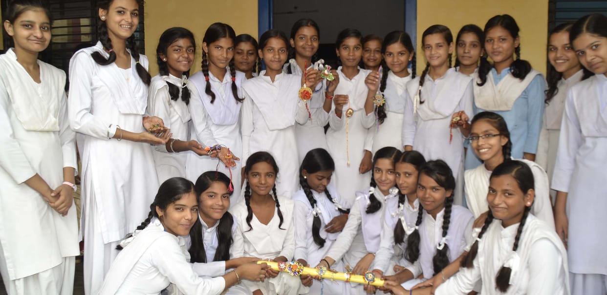 Brothers and sisters Rakian tied on the wrist