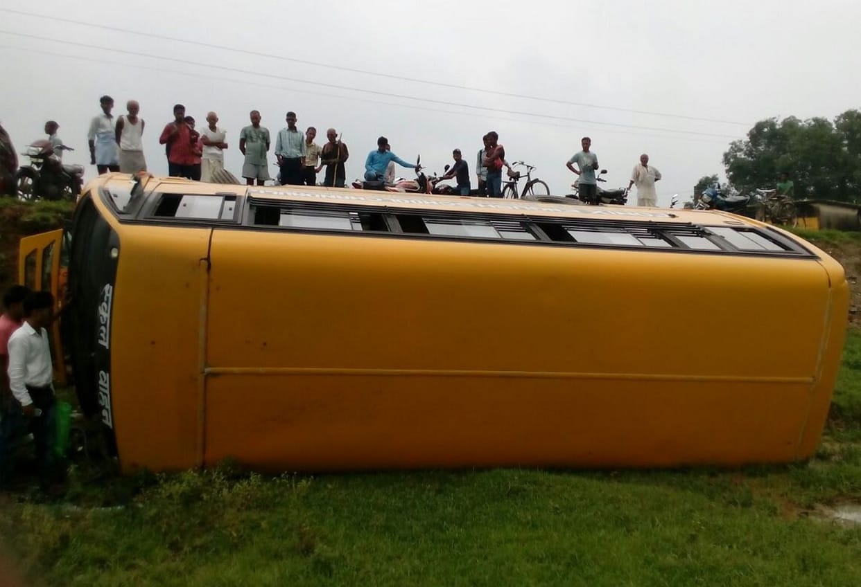 24 children injured bus accident