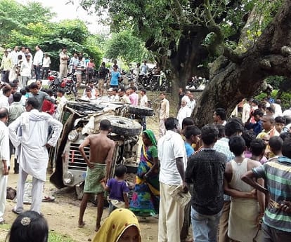 Two died and many injured in an accident in sultanpur.