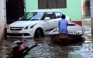 Hundreds of houses collapsed in the rain , two killed
