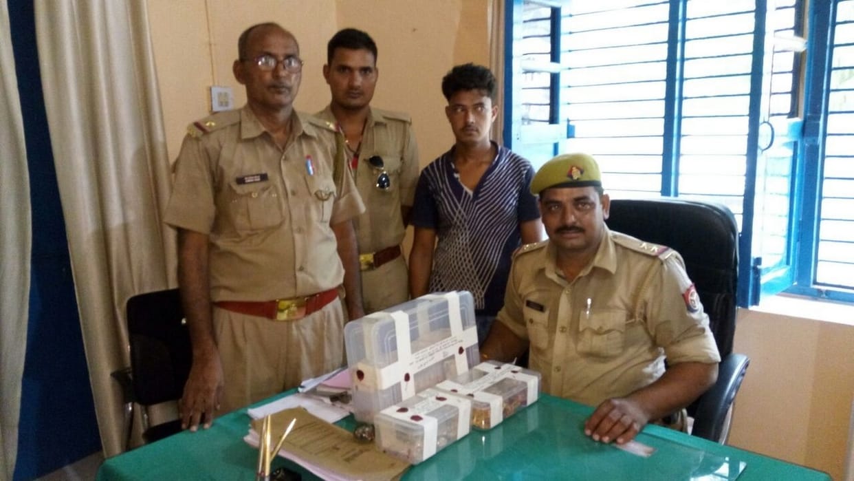  A man arrested with jwellary and money