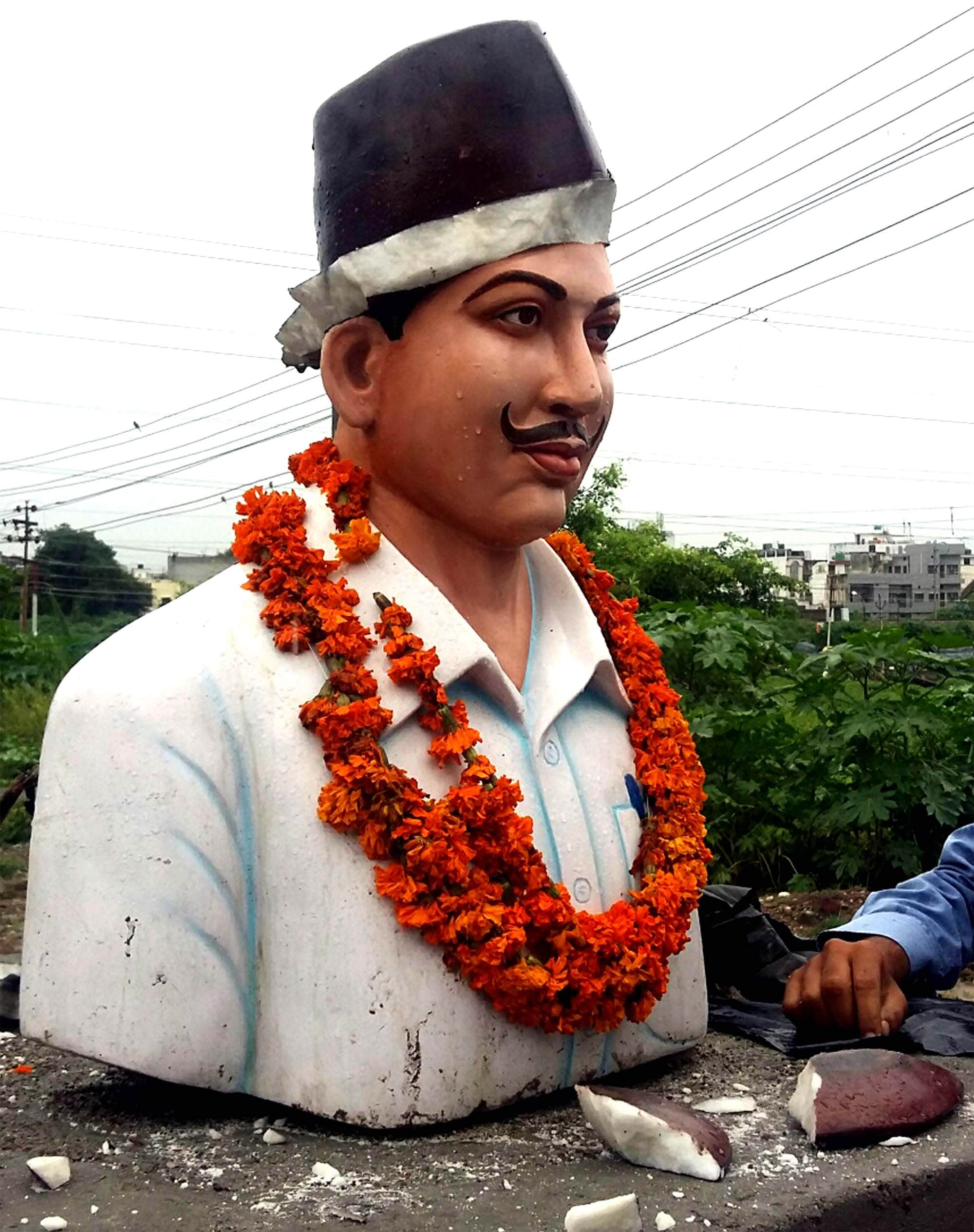 shaheed bhagat singh statue broken in haridwar.