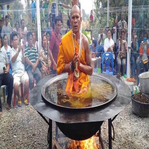  Monk Meditates In Boiling Oil 